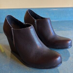 Kork Ease Holmes  Leather Wedge Bootie 9M like new,
Brownish Black, no box